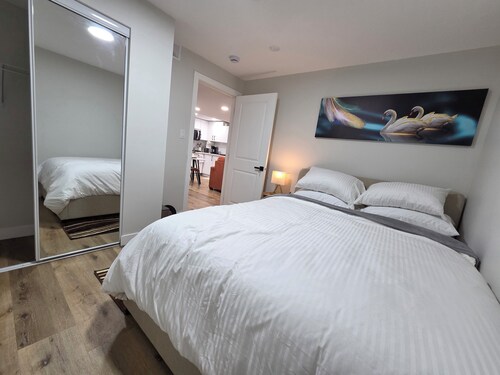 Cozy  2BR Suite • Private Entry • Free Parking• self check-in