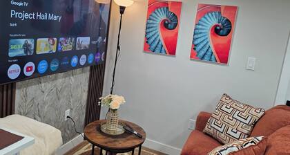 Cozy 2BR Suite • Private Entry • Free Parking• self check-in