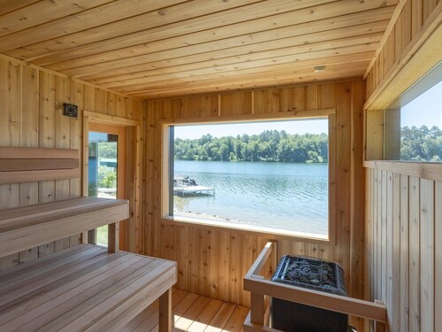 Star Lake Cottage with Sauna & optional Pontoon