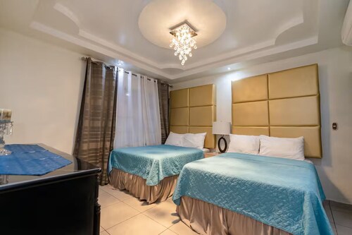 Fantastic 6-bedroom resort with AC in sunny San Salvador, Luxury house villa