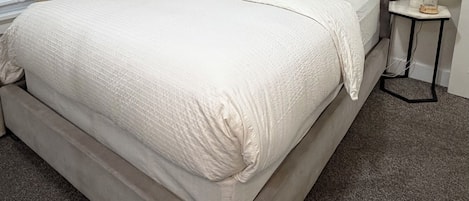 2 habitaciones, tabla de planchar con plancha, wifi y ropa de cama