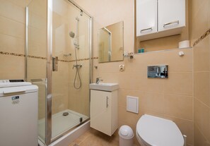 Bathroom - Parkland Harmony Apartment (Warszawa)