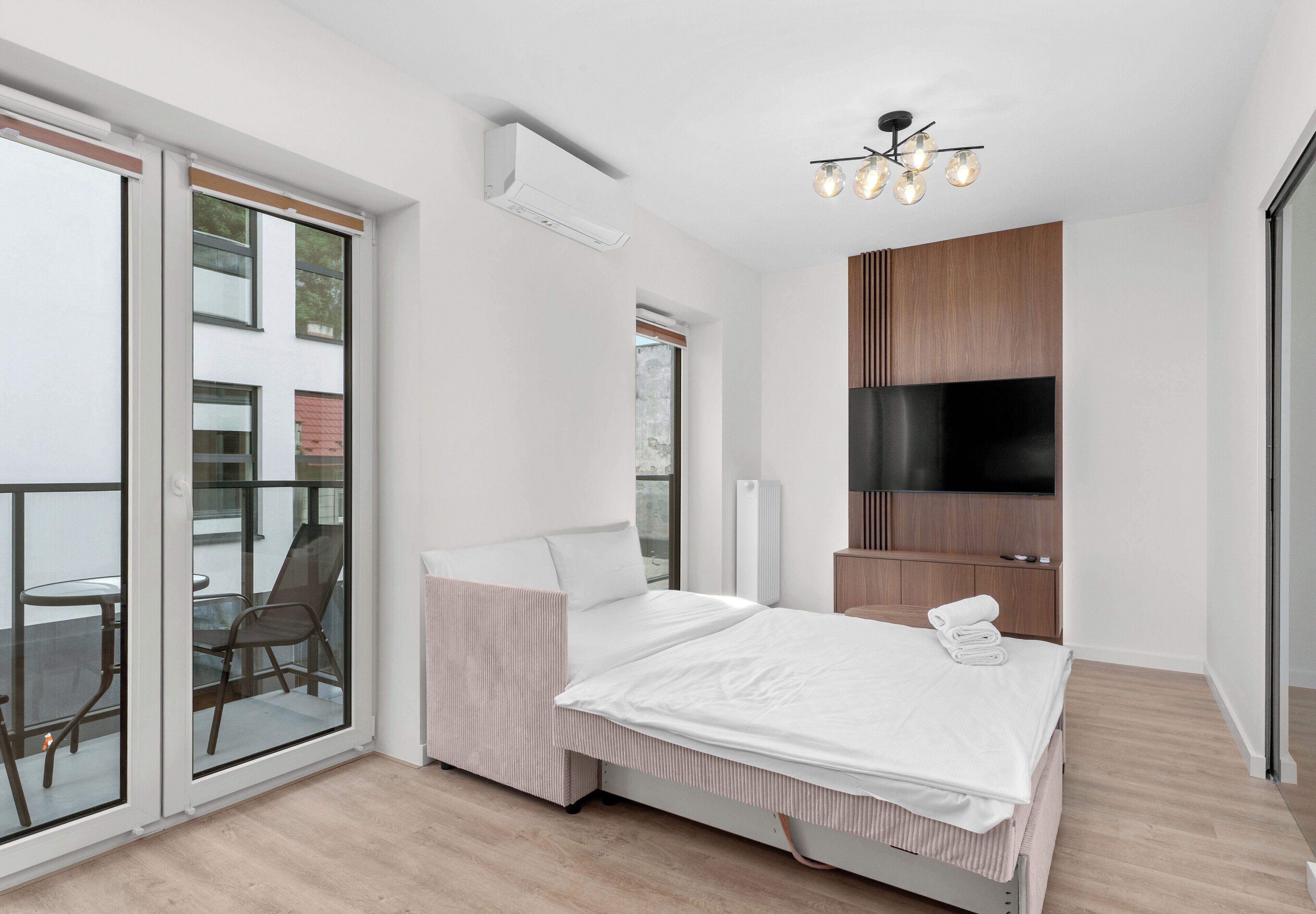 1 habitación, tabla de planchar con plancha, wifi y ropa de cama 