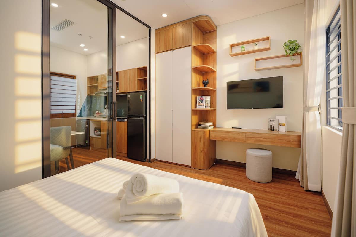 Superior Studio, Ground Floor | Meja, ruang kerja komputer riba, langsir/tirai gelap terus 