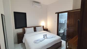 Family Double Room, Courtyard View | Desk, WiFi (free)