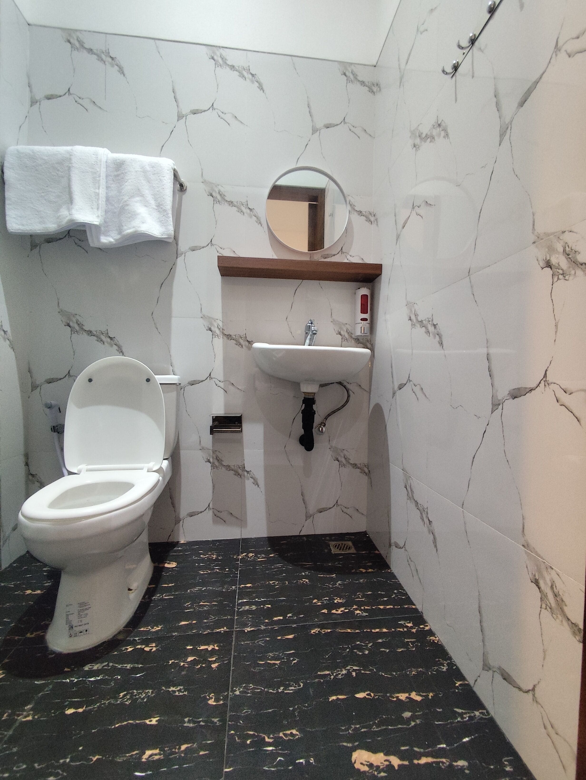 Family Double Room, Courtyard View | Bathroom