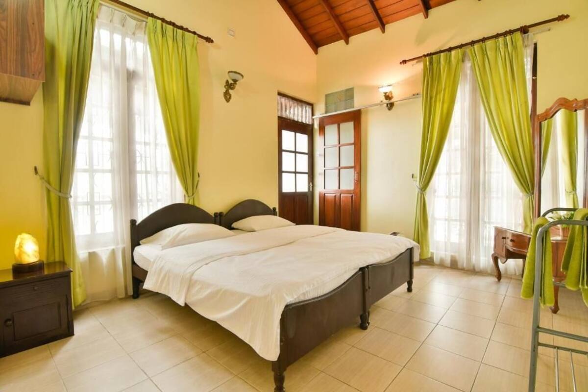 Habitación Deluxe con 1 cama matrimonial o 2 individuales, balcón, vista a la ciudad