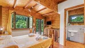 2 bedrooms, WiFi (free), bed sheets