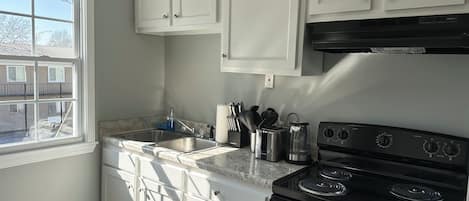 Coffee/tea maker, fridge, microwave, oven