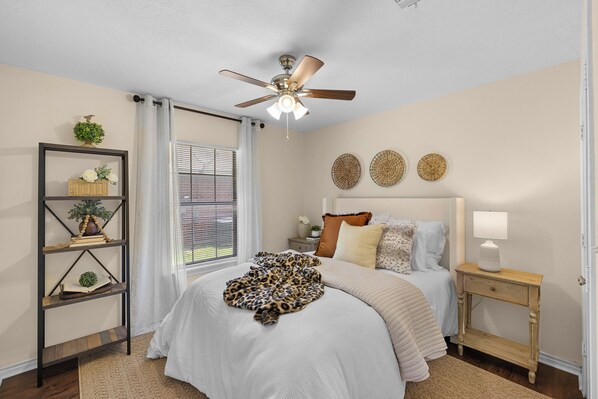 2 bedrooms, desk, iron/ironing board, WiFi