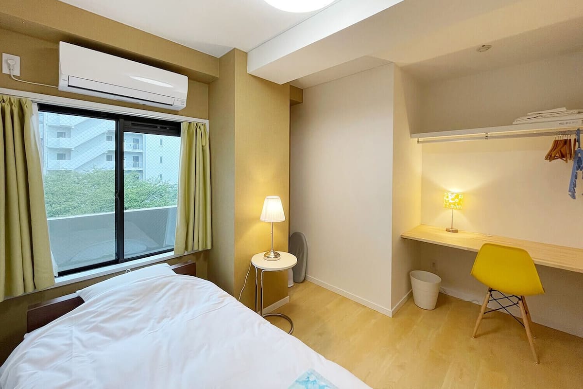 Apartment, Balkon | Schreibtisch, Bügeleisen/Bügelbrett, kostenloses WLAN