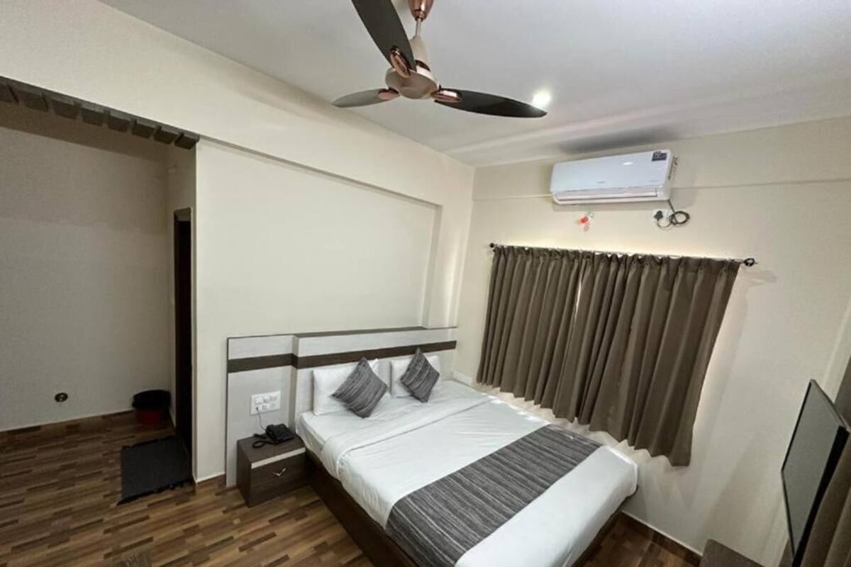 In-room safe, iron/ironing board, free WiFi