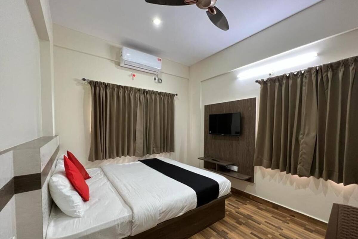 Deluxe Double Room, City View | In-room safe, iron/ironing board, free WiFi