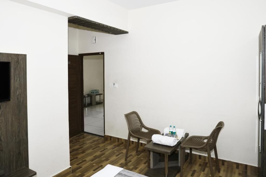 Deluxe Double Room, City View | Interior