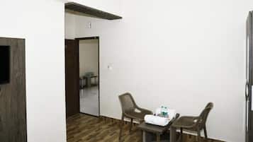 Deluxe Double Room, City View | Interior