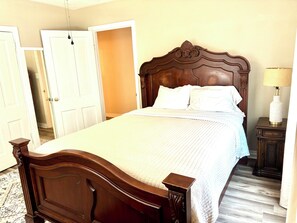 3 bedrooms, iron/ironing board, WiFi, bed sheets - Bison Hall 9, Near Harding, across from Slader’s Alaskan Dumplings (Searcy)