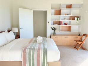 3 quartos, ferros/tábuas de passar roupa, Wi-Fi, roupa de cama