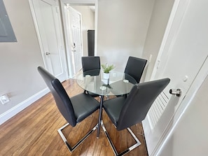 Dining - 1BR Business Suite with Parking Near Downtown Birmingham (Birmingham)