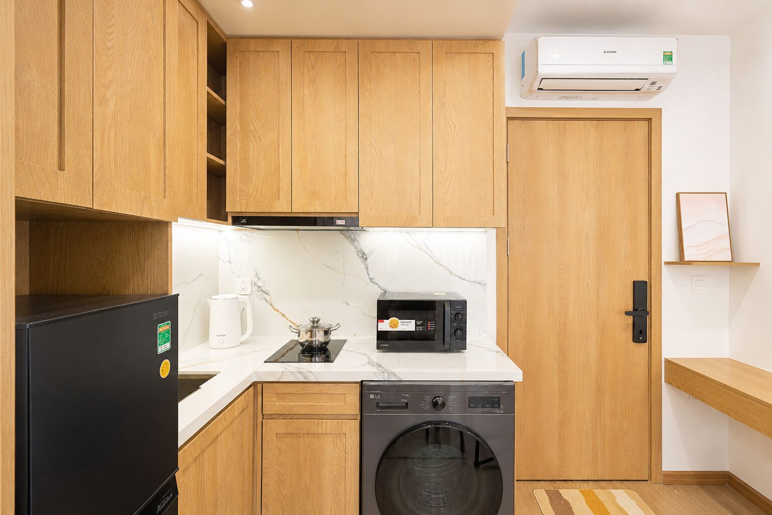 Deluxe Double Room, City View | Private kitchen