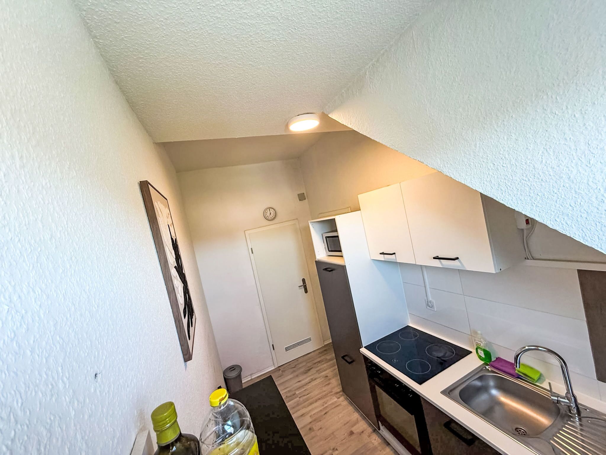 Kühlschrank, Ofen, Kochgeschirr/Geschirr/Besteck