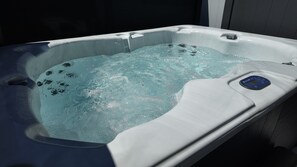 A hot tub with a control panel and a built-in seat. - Taupō Premium Retreat | Private Spa, Ensuite & BBQ (Taupō)