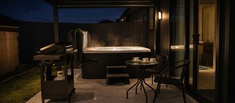 Taupō Premium Retreat | Private Spa, Ensuite & BBQ