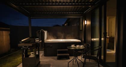 Taupō Premium Retreat | Private Spa, Ensuite & BBQ