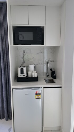 Taupō Premium Retreat | Private Spa, Ensuite & BBQ
