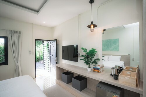Studio Apartment in Chaweng, 400m to Beach — Daily Housekeeping