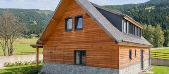 Lakeside chalet between mountains and ski slopes