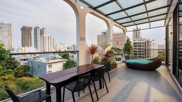 Executive Studio, City View | Outdoor dining