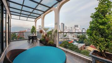 Executive Studio, City View | Outdoor dining