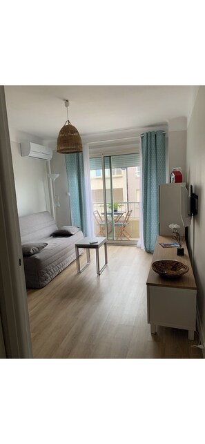 Unclassified image, 2 of 6, button - Studio for rent, 100 meters from the beach in Palavas-les-Flots. (Palavas-les-Flots)