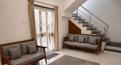 Wale's Hilltop Villa, Your Peaceful Home Away from Home