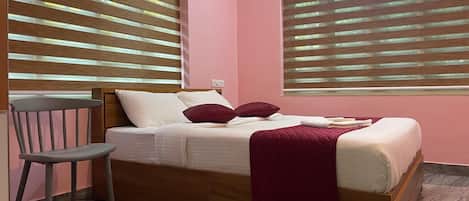 Habitación Premium | Escritorio, wifi gratis y ropa de cama