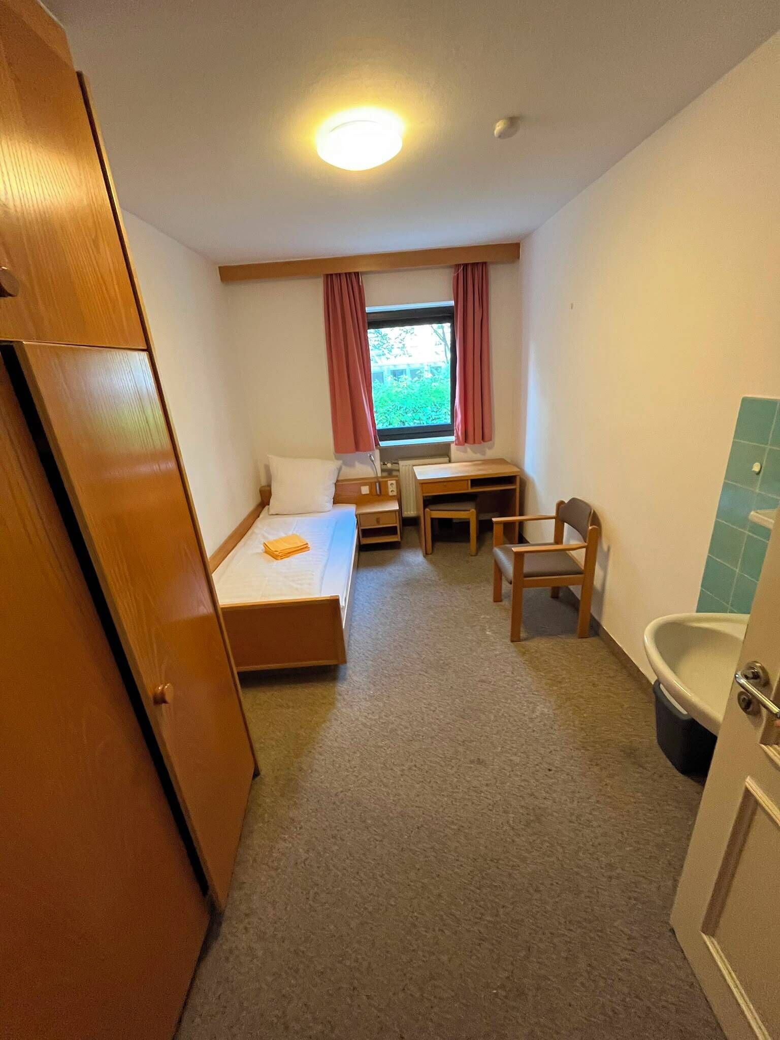 Basic Single Room | Free WiFi