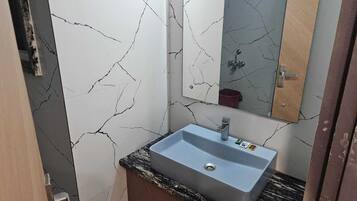 Doccia, set di cortesia gratuito, asciugamani, sapone