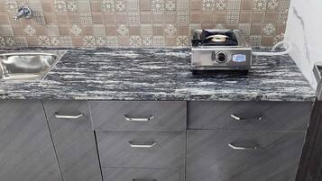 Camera Deluxe | Cucina privata | Frigorifero, lavastoviglie, pentole/stoviglie/utensili