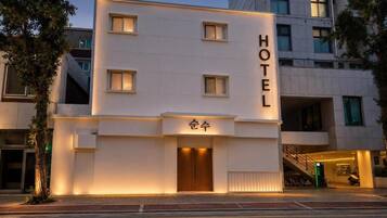 المنشأة من الخارج