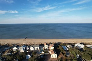 Beach nearby - Extended Stay Ocean View 1BR | 1 Block to Beach | Free Tesla EV Charger (Norfolk)