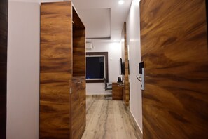 Desk, WiFi (free) - Atithi Hotel In Muzaffarpur (Muzaffarpur)