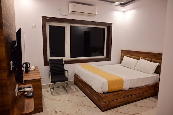 Desk, WiFi (free) - Atithi Hotel In Muzaffarpur (Muzaffarpur)