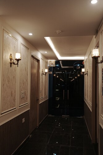 VENUS INN ROOMS  AND BANQUETS