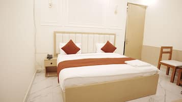 Standard Double Room | Desk, laptop workspace, soundproofing, iron/ironing board (on request)