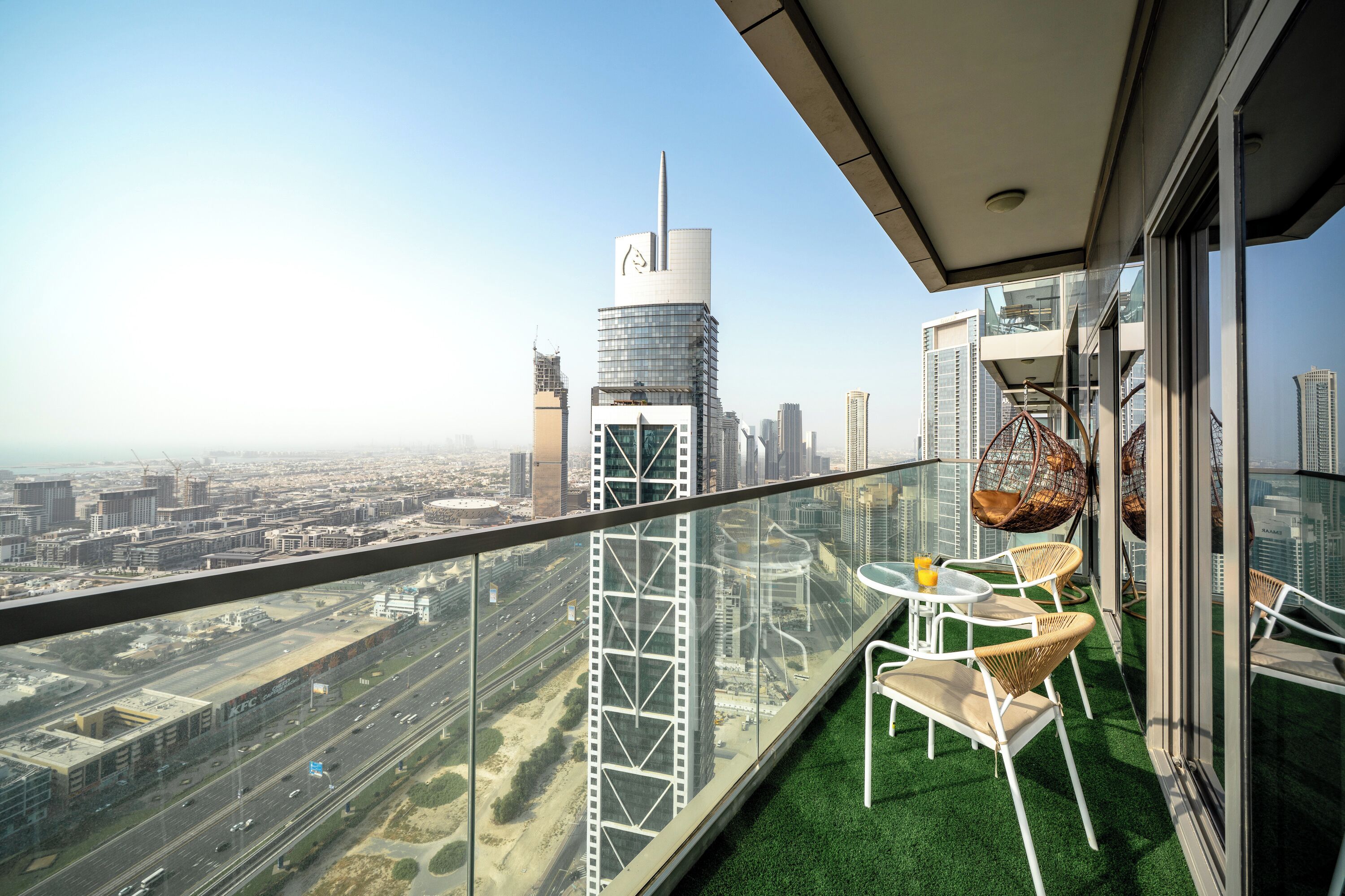 Deluxe-Apartment, Stadtblick | Speisen im Freien