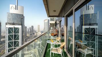 Deluxe-Apartment, Stadtblick | Speisen im Freien