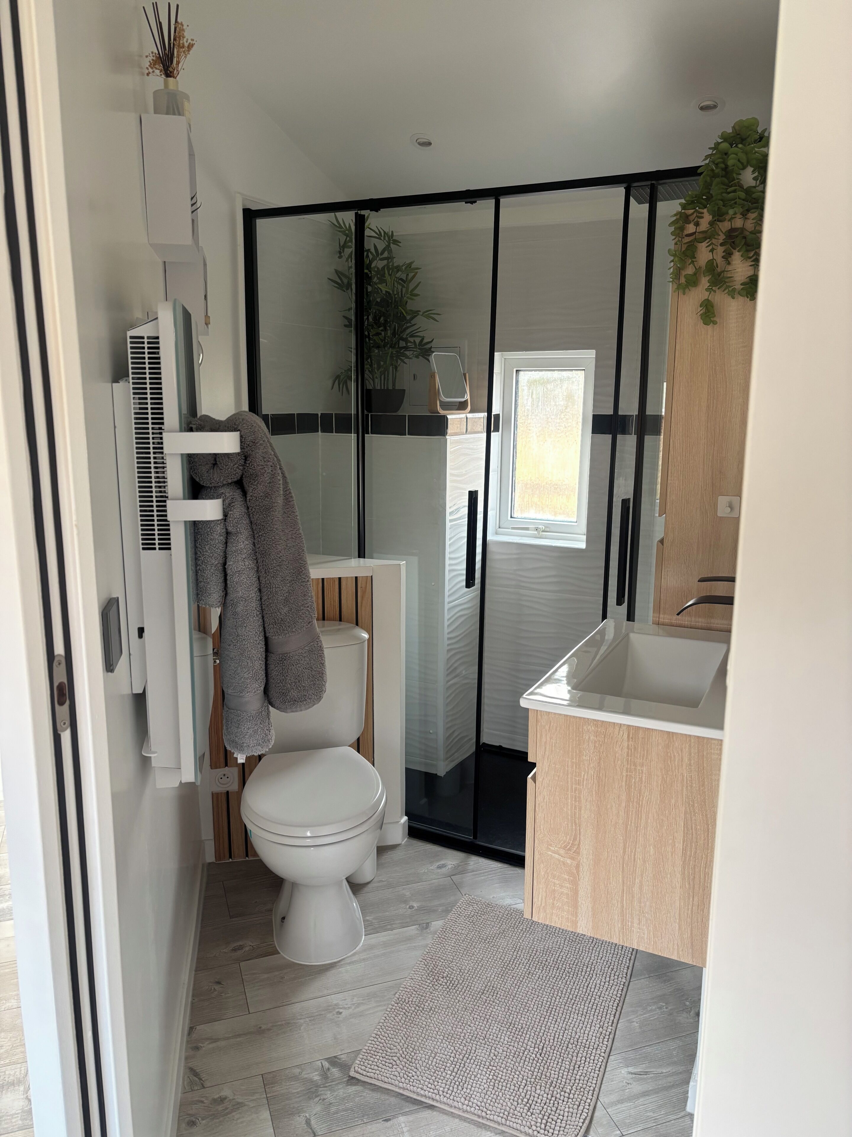 Toallas, jabón, papel de baño 