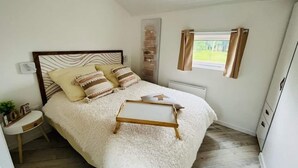 Room - Equi Lodge Jacuzzi in the heart of the forest near Disney (La Houssaye-en-Brie)