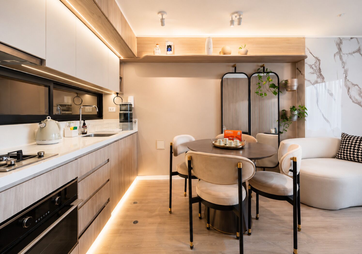 Apartamento superior, balcón, vistas a la ciudad | Cocina privada