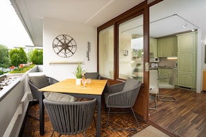 Outdoor dining - Vrbo Property (Scharbeutz)